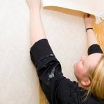 How to properly glue wallpaper onto plywood